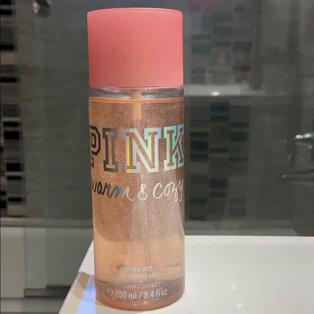 VS Pink “Warm & Cozy” Shimmer Mist